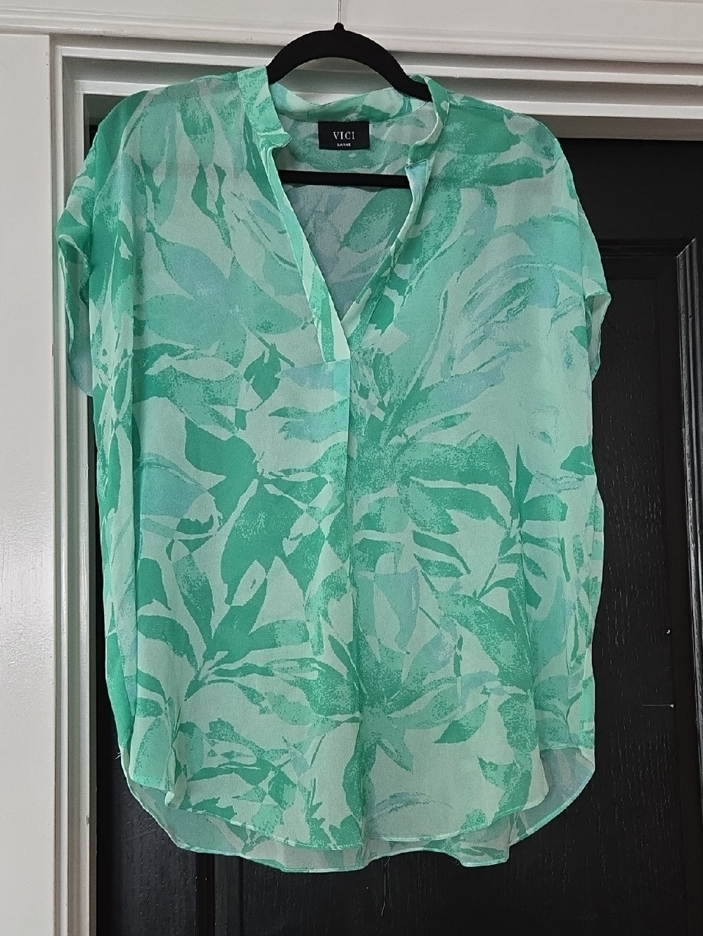 Vici Green Tropical Sheer Chiffon Blouse Size Large